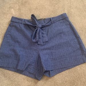 Woman’s banana republic tie shorts